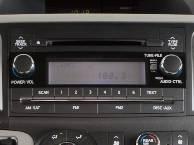 2013 Toyota Sienna LE 8 Passenger