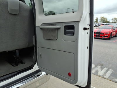 2009 Ford E-350SD XLT
