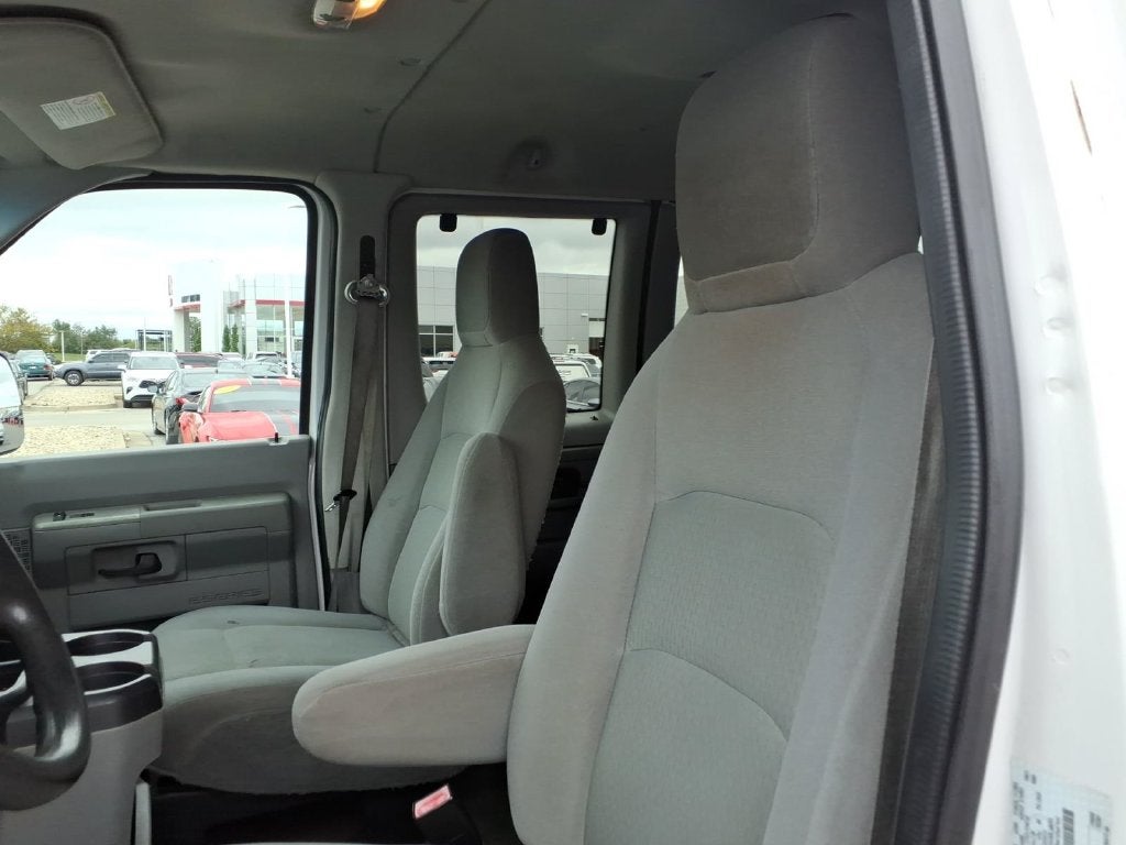 2009 Ford E-350SD XLT