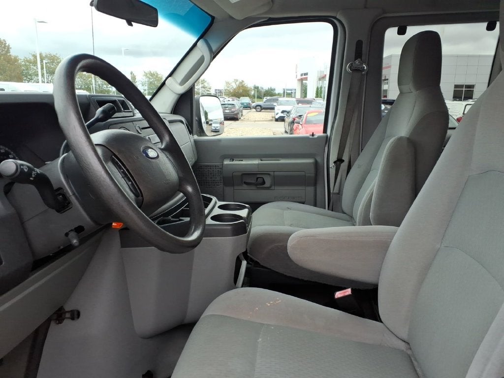 2009 Ford E-350SD XLT