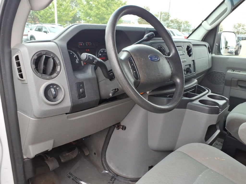 2009 Ford E-350SD XLT