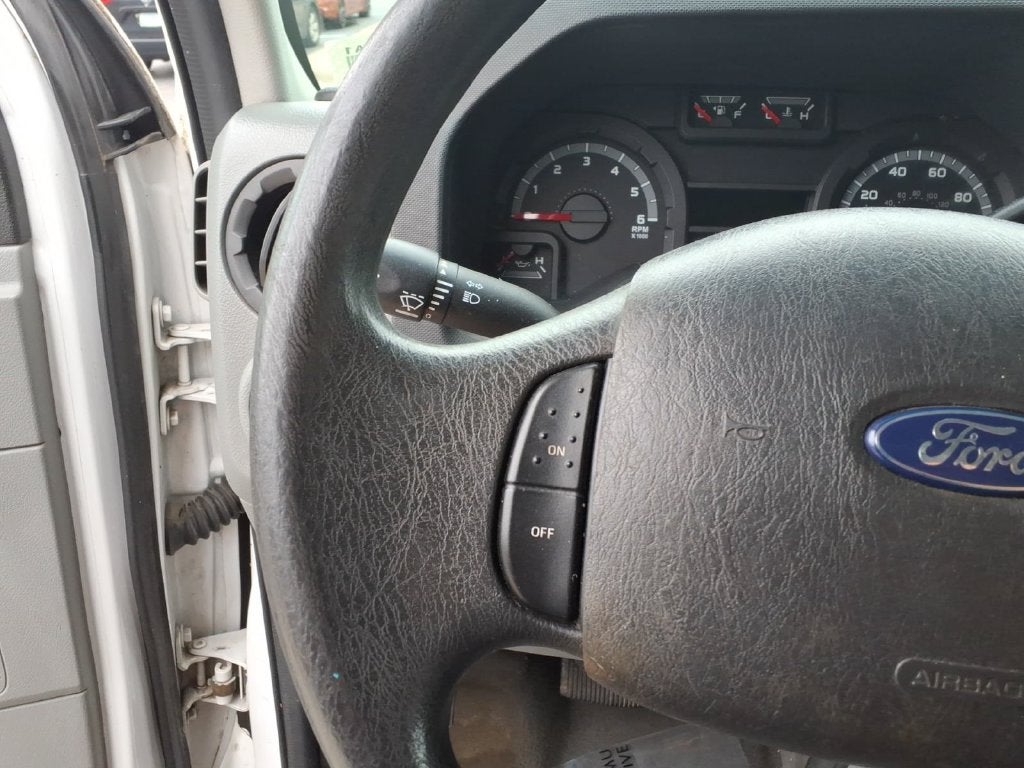 2009 Ford E-350SD XLT
