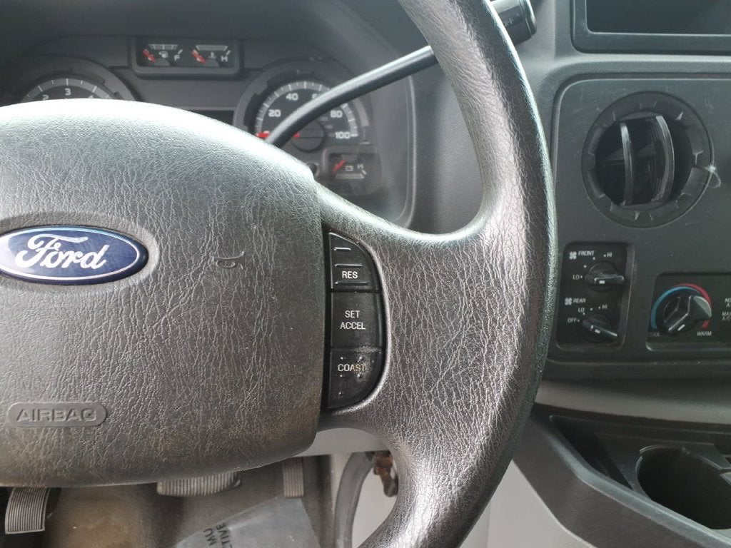 2009 Ford E-350SD XLT
