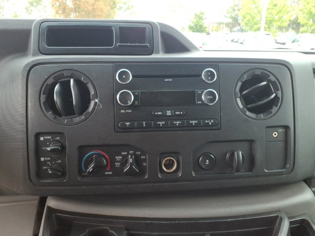 2009 Ford E-350SD XLT