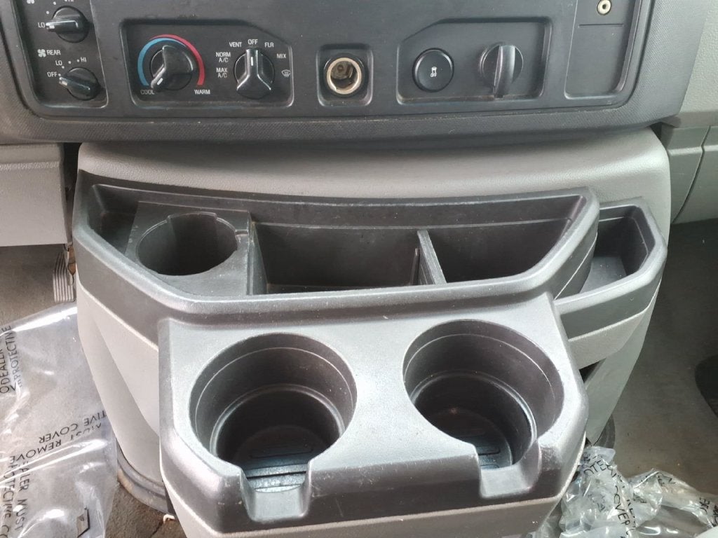2009 Ford E-350SD XLT