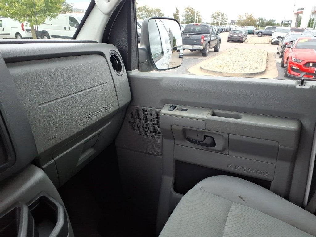 2009 Ford E-350SD XLT