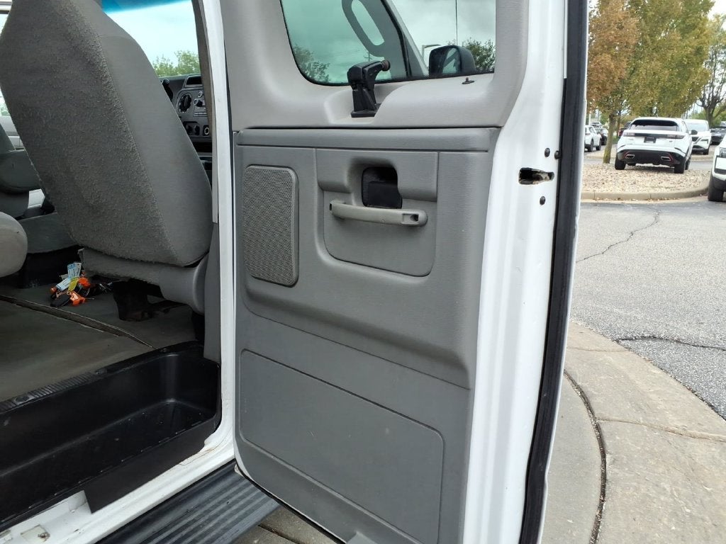 2009 Ford E-350SD XLT