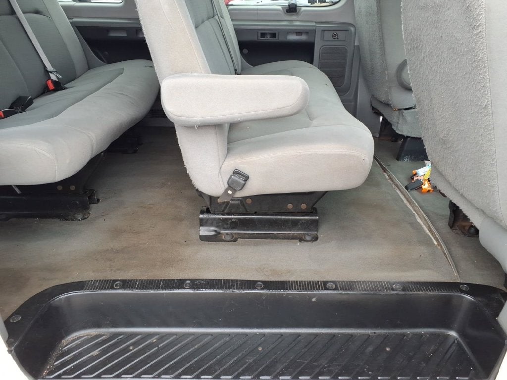 2009 Ford E-350SD XLT