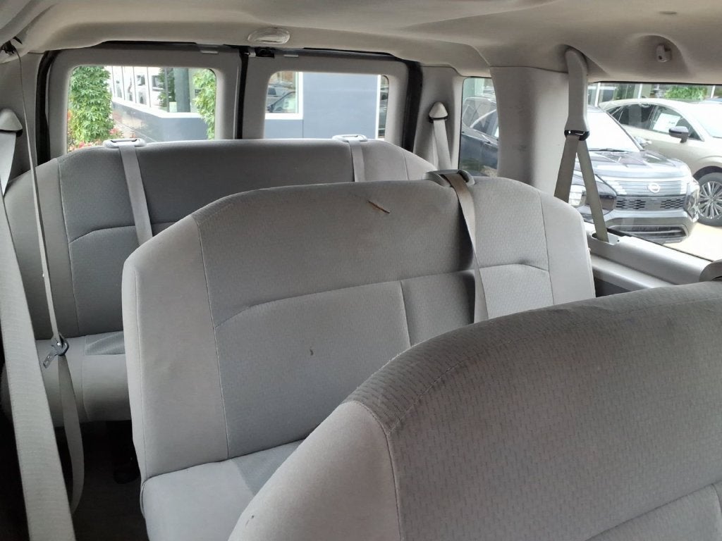 2009 Ford E-350SD XLT