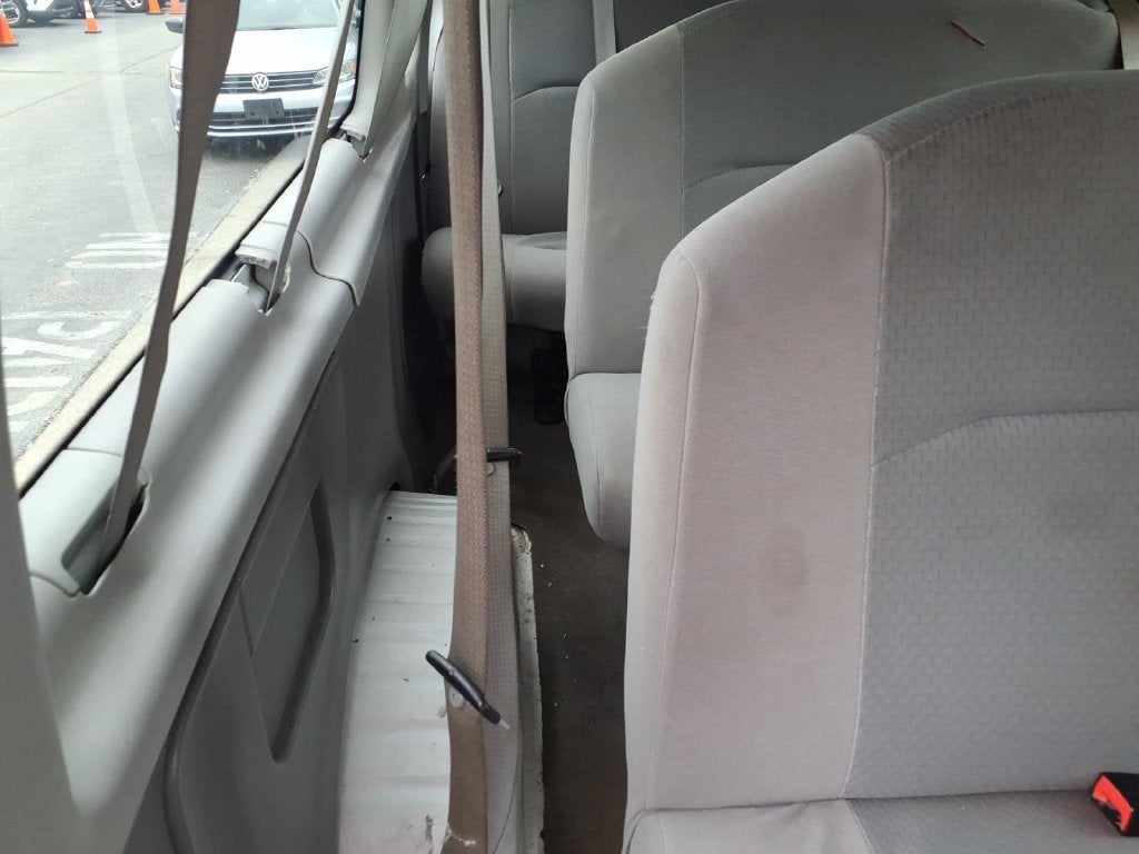 2009 Ford E-350SD XLT