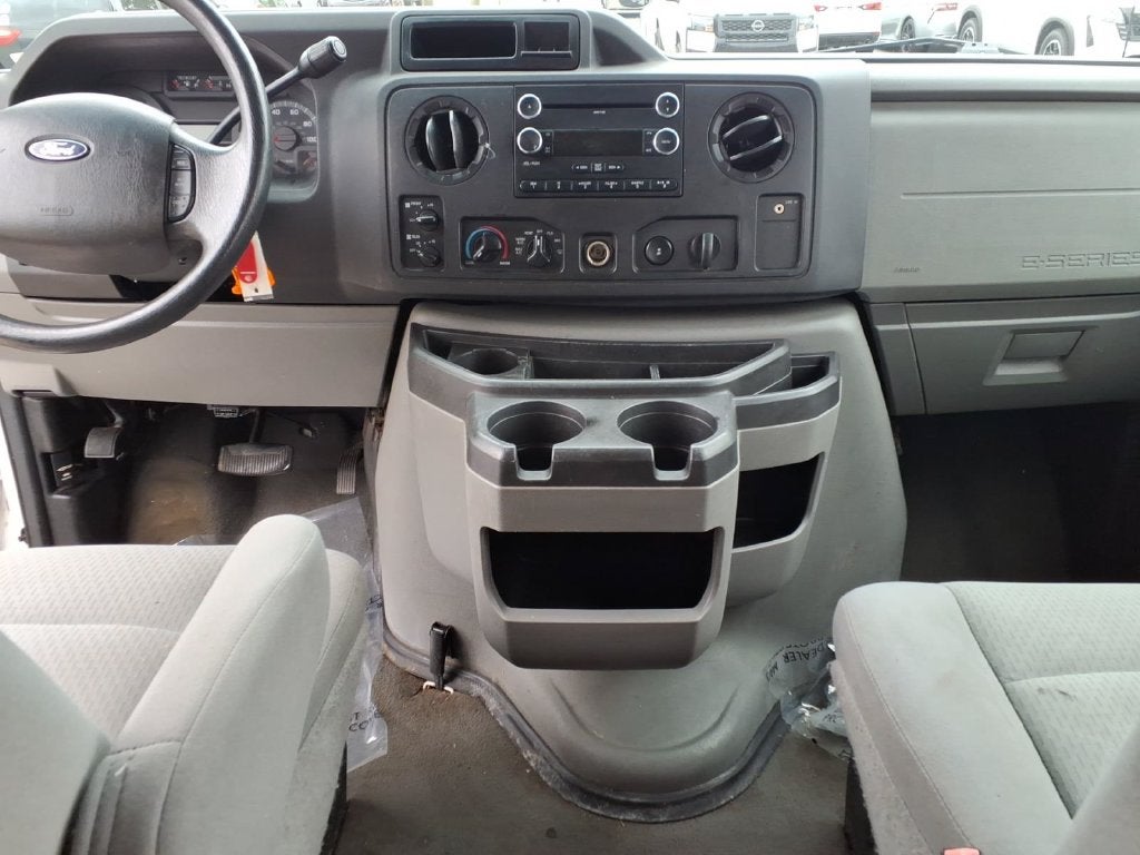 2009 Ford E-350SD XLT