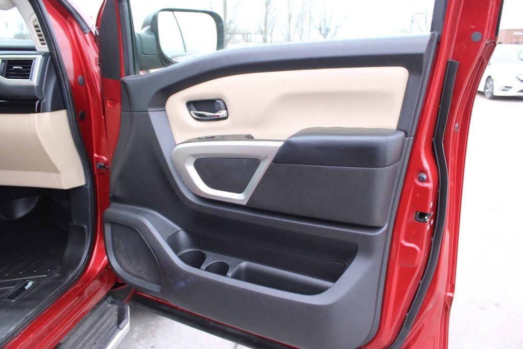 2017 Nissan Titan SV