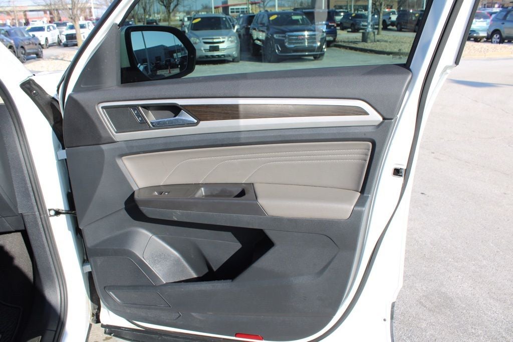 2022 Volkswagen Atlas 3.6L V6 SE w/Technology