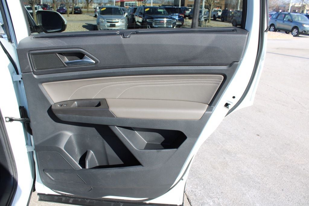 2022 Volkswagen Atlas 3.6L V6 SE w/Technology