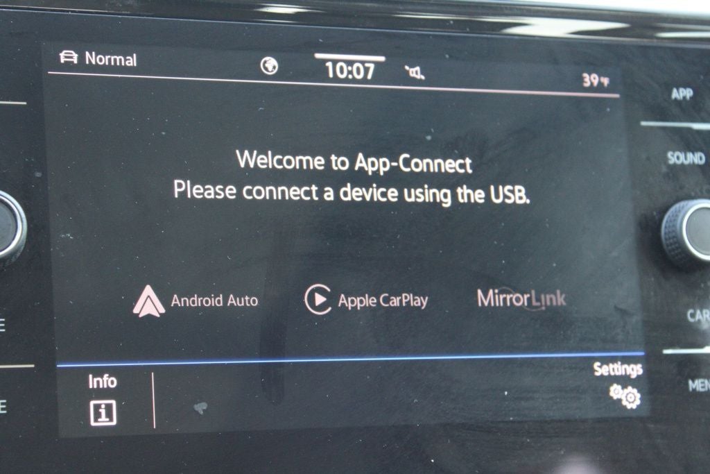 2022 Volkswagen Atlas 3.6L V6 SE w/Technology