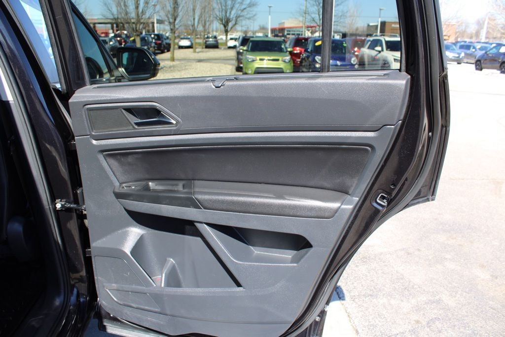 2021 Volkswagen Atlas 3.6L V6 SE w/Technology R-Line