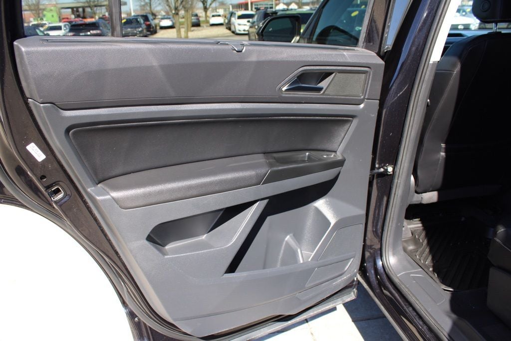 2021 Volkswagen Atlas 3.6L V6 SE w/Technology R-Line