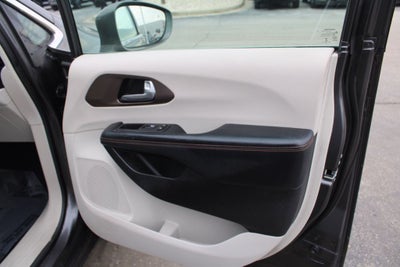 2017 Chrysler Pacifica Touring L