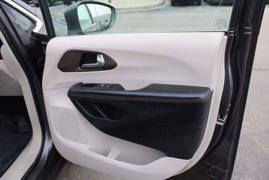 2017 Chrysler Pacifica Touring L