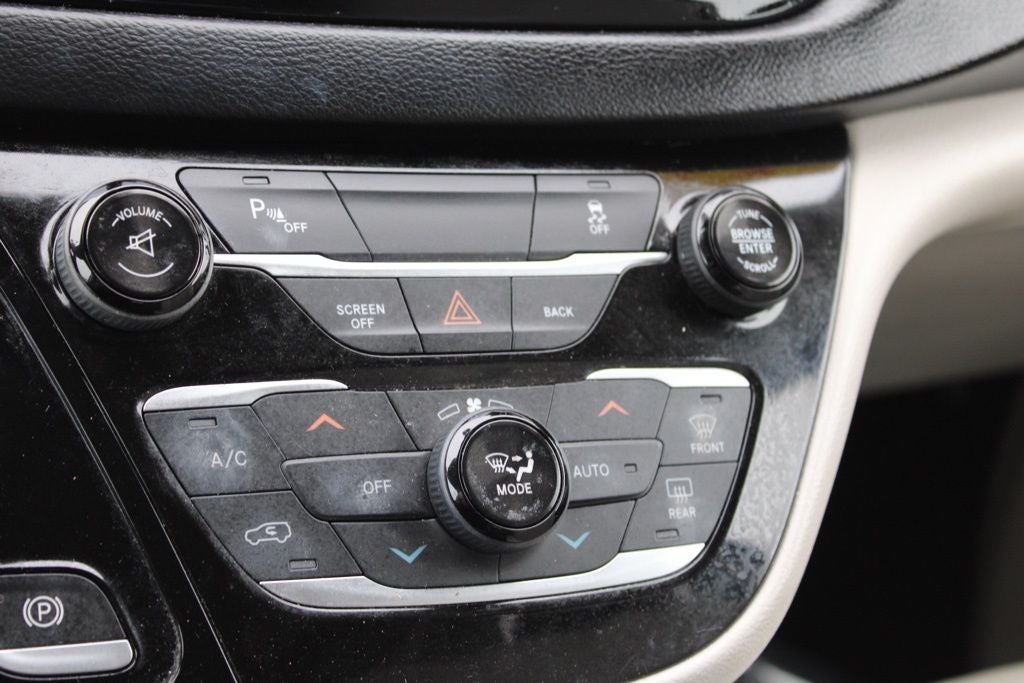 2017 Chrysler Pacifica Touring L