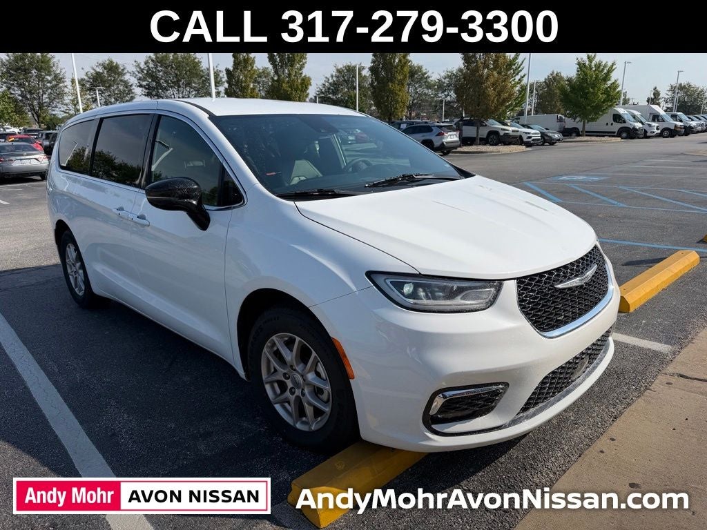 2025 Chrysler Pacifica Select