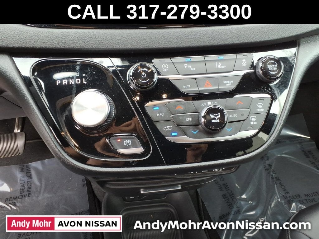 2025 Chrysler Pacifica Select