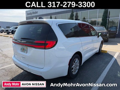 2025 Chrysler Pacifica Select