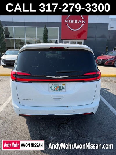 2025 Chrysler Pacifica Select