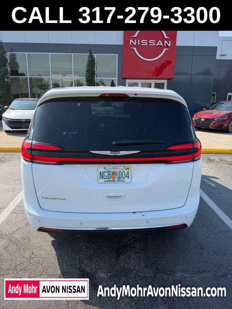 2025 Chrysler Pacifica Select