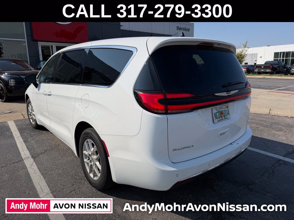 2025 Chrysler Pacifica Select