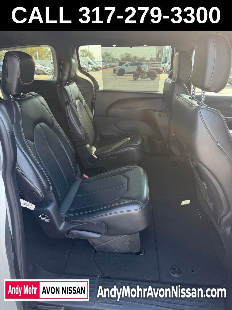 2025 Chrysler Pacifica Select