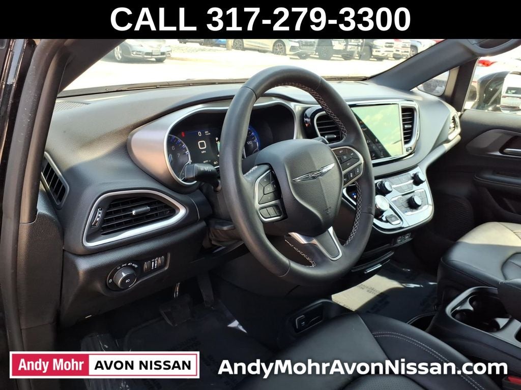 2025 Chrysler Pacifica Select