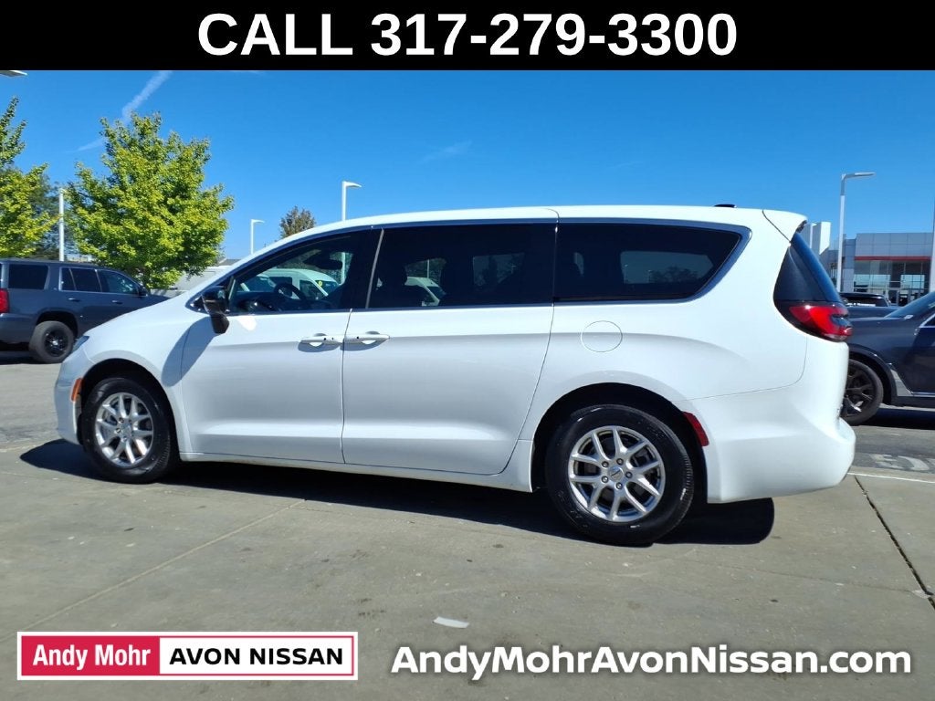 2025 Chrysler Pacifica Select