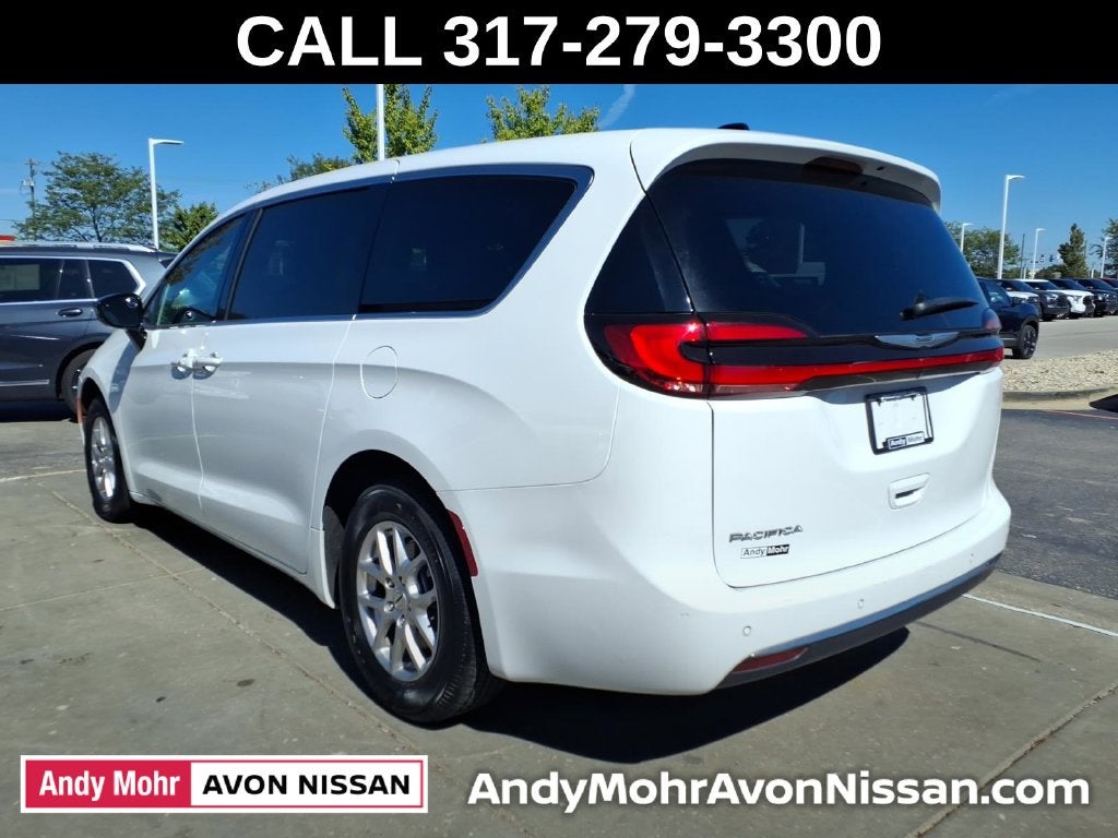 2025 Chrysler Pacifica Select