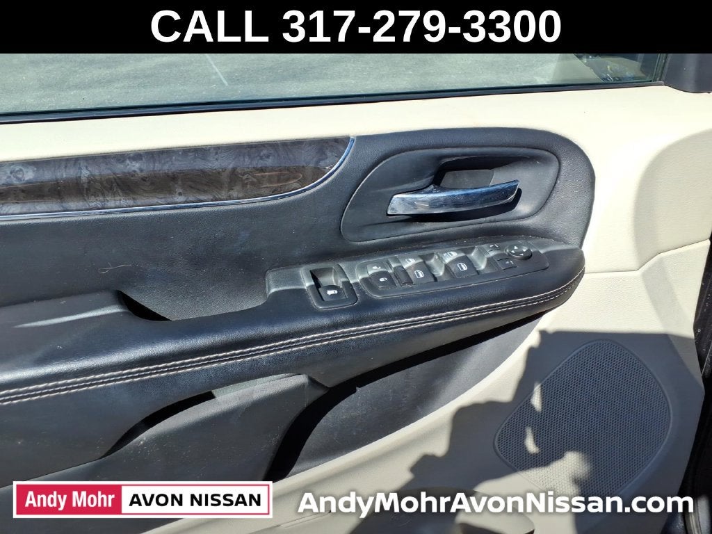 2016 Chrysler Town & Country Touring-L