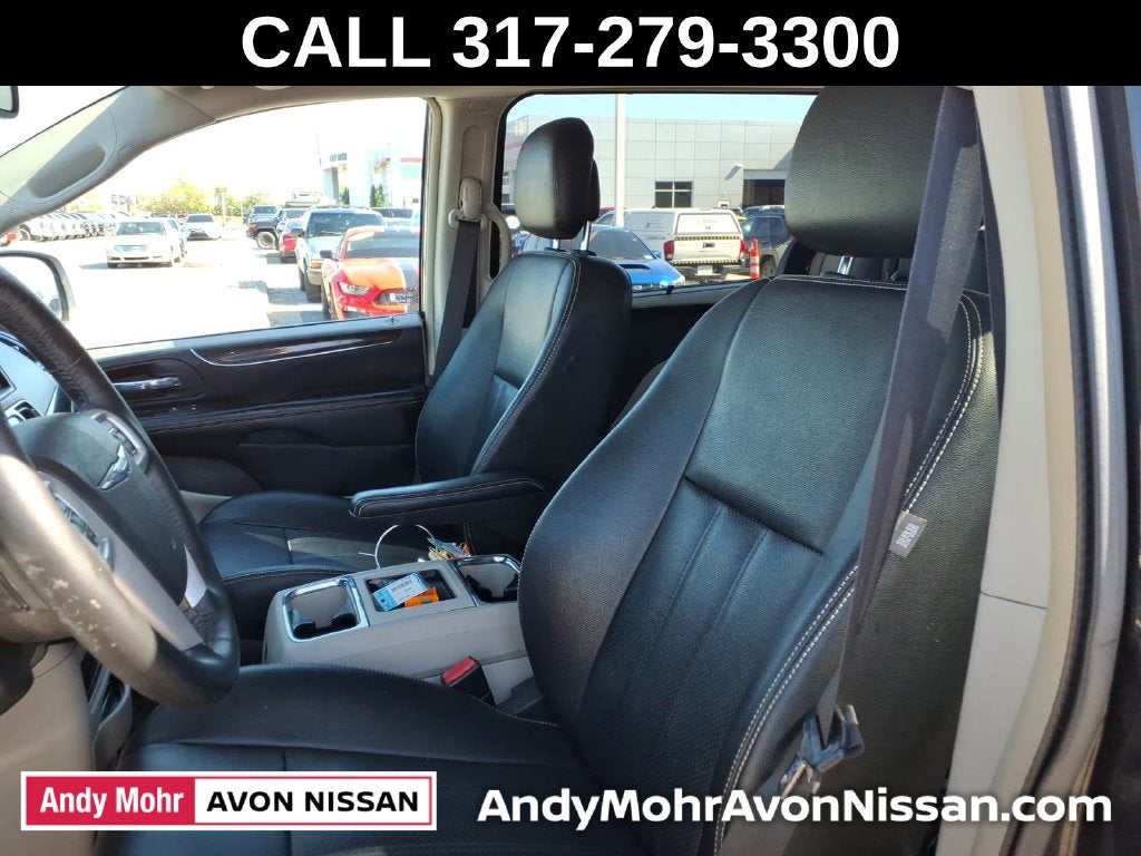 2016 Chrysler Town & Country Touring-L