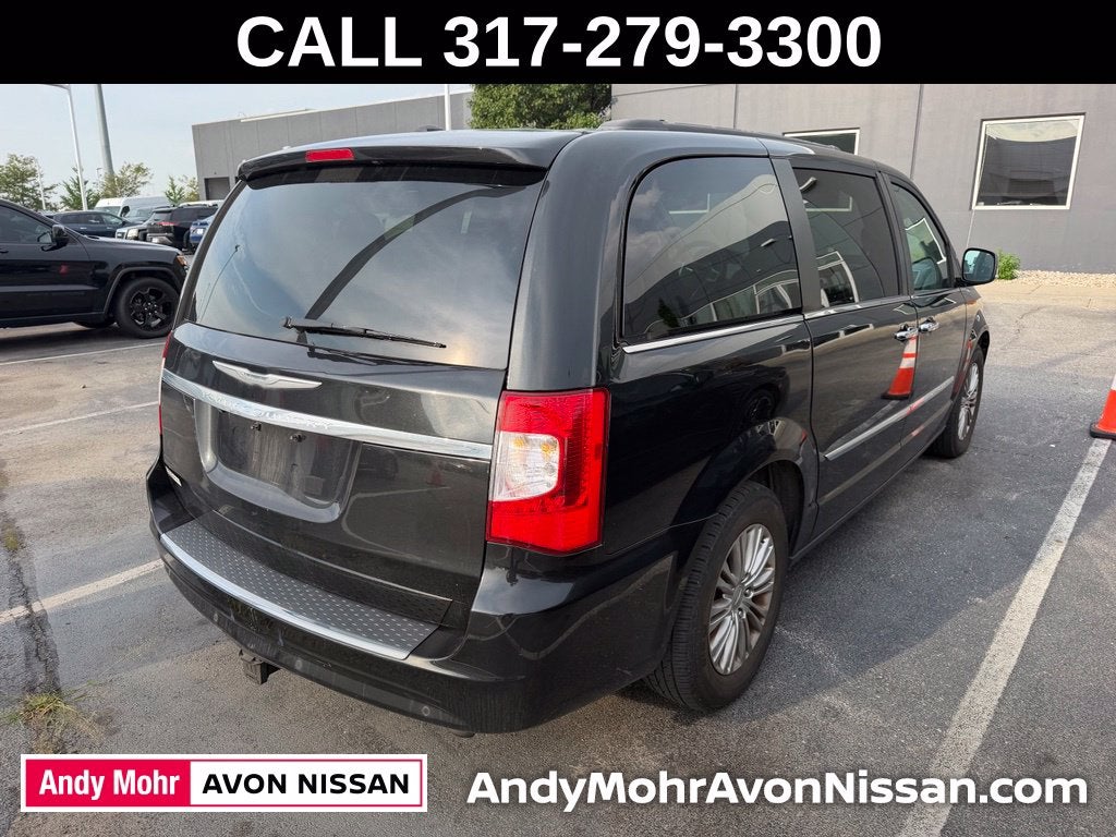 2016 Chrysler Town & Country Touring-L