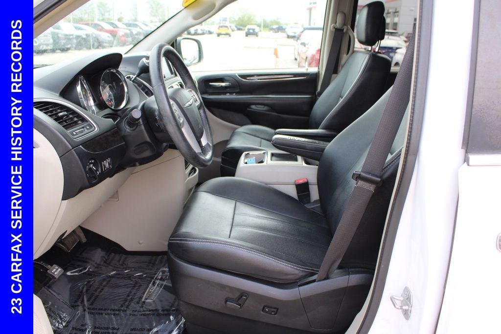 2016 Chrysler Town & Country Touring-L
