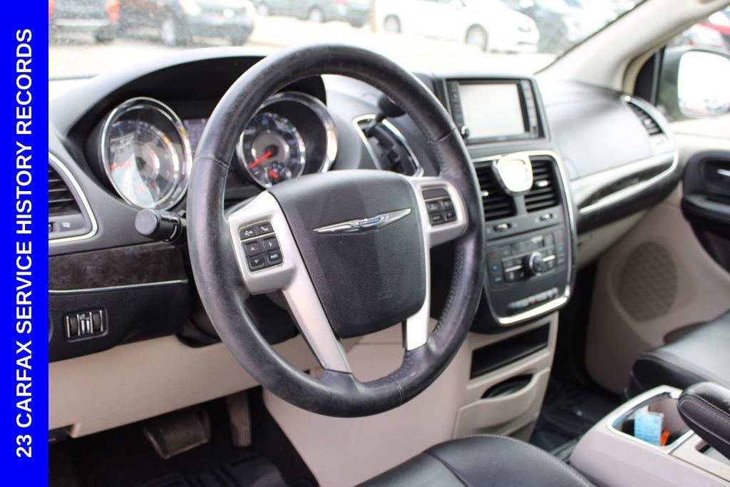 2016 Chrysler Town & Country Touring-L