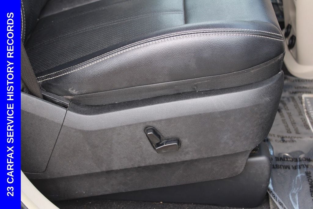 2016 Chrysler Town & Country Touring-L