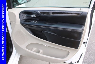 2016 Chrysler Town & Country Touring-L