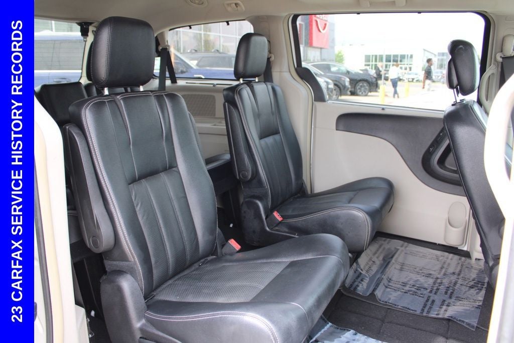 2016 Chrysler Town & Country Touring-L