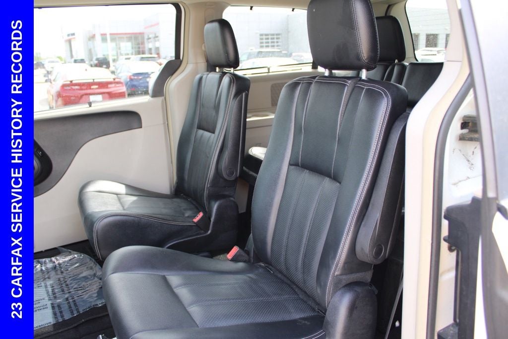 2016 Chrysler Town & Country Touring-L