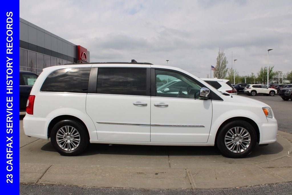 2016 Chrysler Town & Country Touring-L
