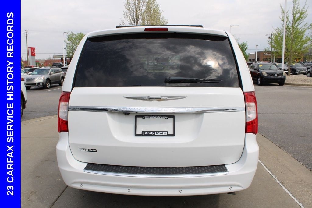 2016 Chrysler Town & Country Touring-L