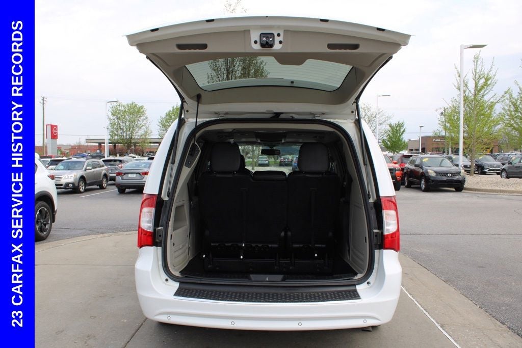 2016 Chrysler Town & Country Touring-L