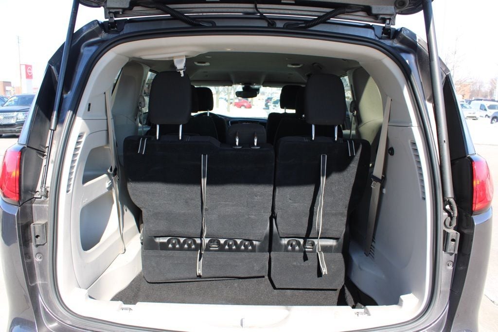 2023 Chrysler Voyager LX