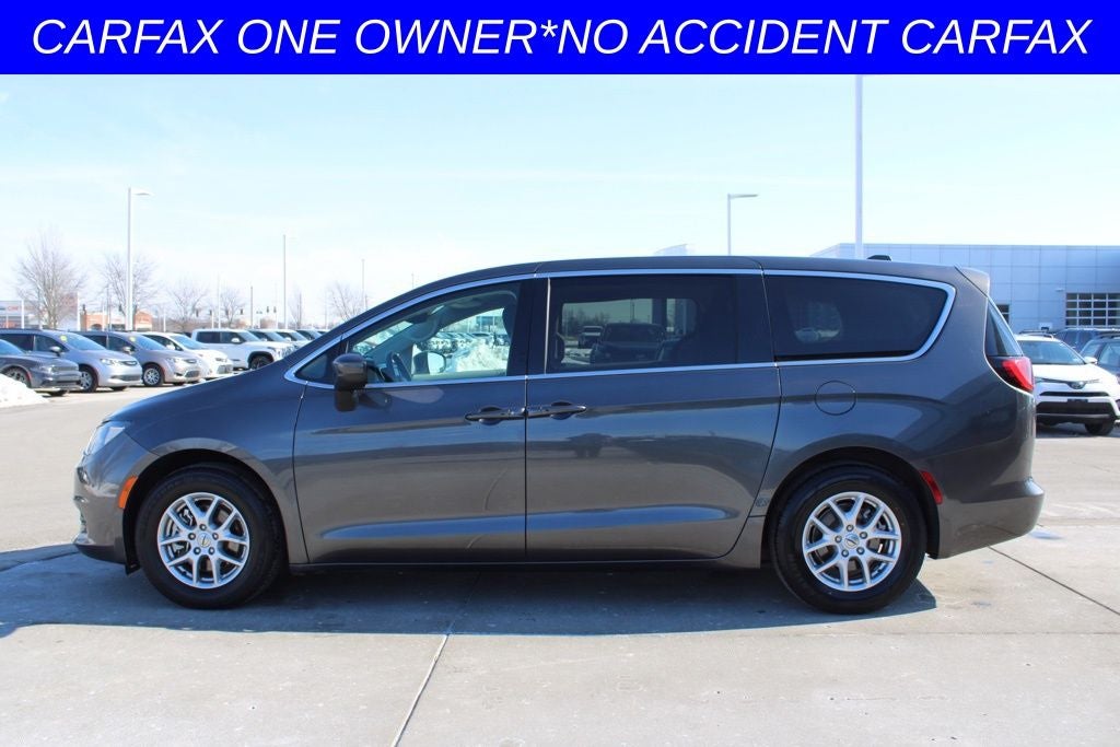 2023 Chrysler Voyager LX