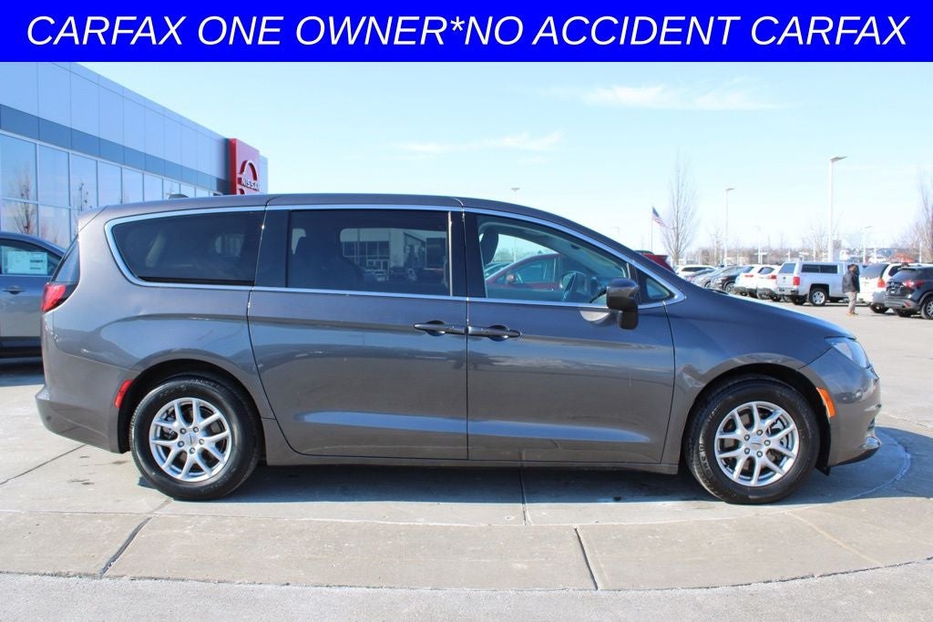 2023 Chrysler Voyager LX