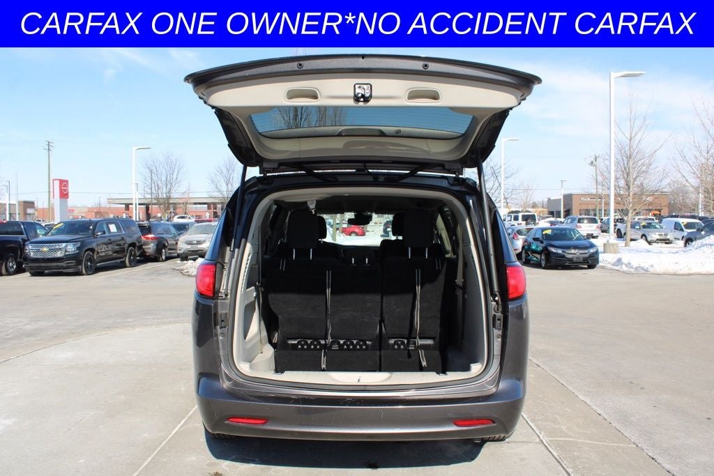 2023 Chrysler Voyager LX